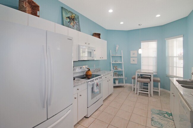 Building Photo - Waterford Annual Villa For Rent