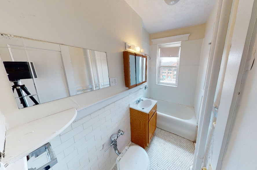 Building Photo - 1124 Boylston St