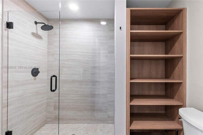 Building Photo - 580 72nd St