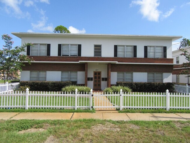 Primary Photo - 807 Cherry St