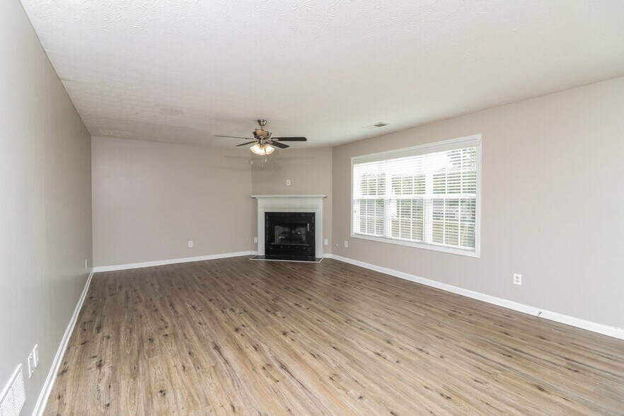 Building Photo - 210 Overlook Ct