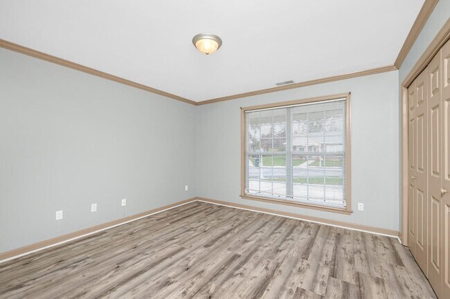 Building Photo - 2075 Igou Crossing Dr