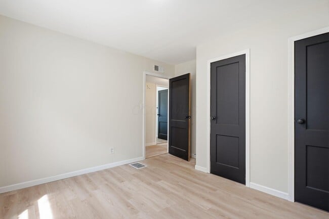 Building Photo - 1074 S James Rd