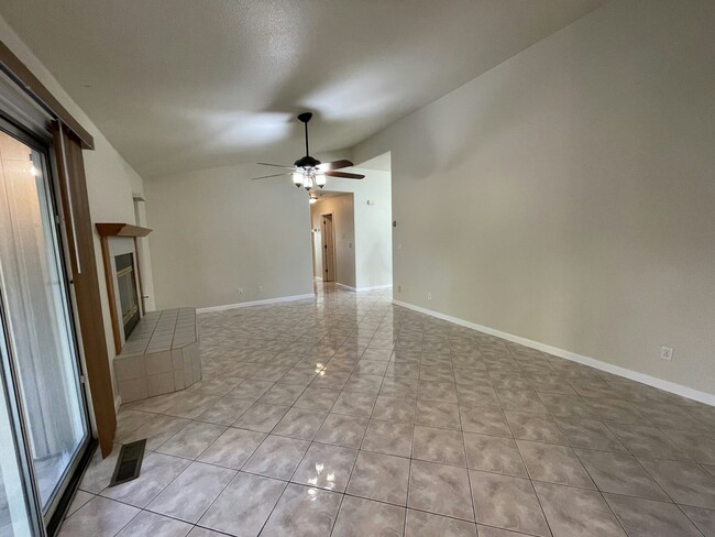 Building Photo - 1580 Rehrmann Dr