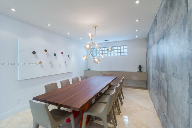 Building Photo - 1651 NE 196th St