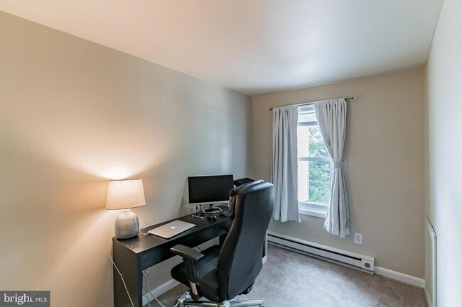 Building Photo - Spacious 3-Bedroom Home with Deck and Bonu...