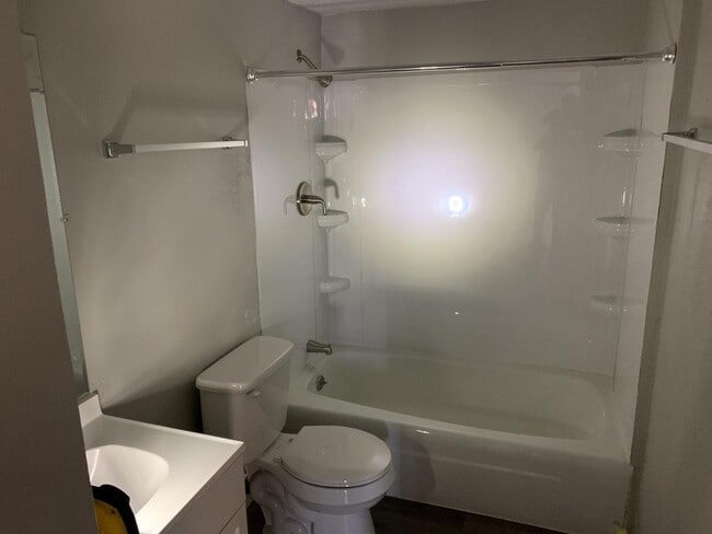 Building Photo - 9432 NE 14th St