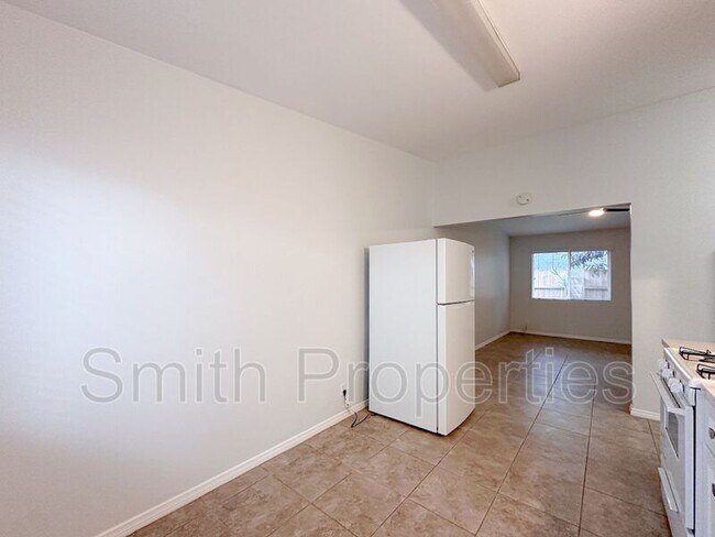 Building Photo - 2204 Carnegie Ln