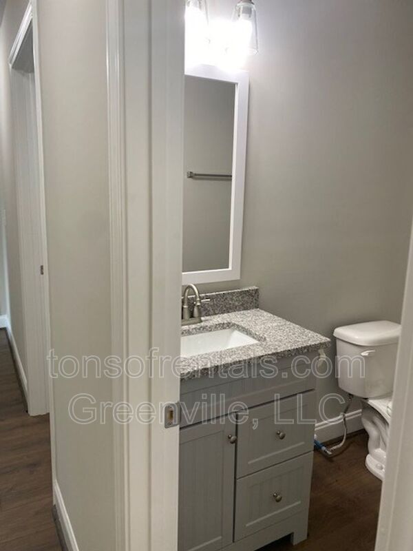 Building Photo - 182 Sherwood Dr