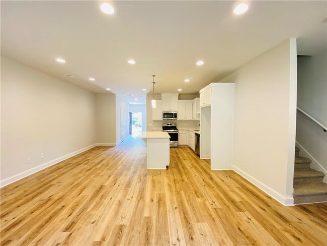 Building Photo - 1099 N Village Dr