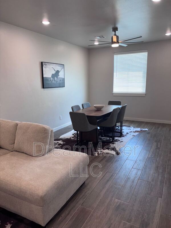 Building Photo - 2819 Clifton Ter