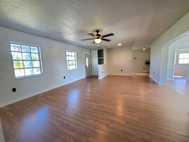 Building Photo - 2451 Aquilos Ct