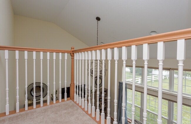 Building Photo - Large 4 bedroom with office space, Springf...