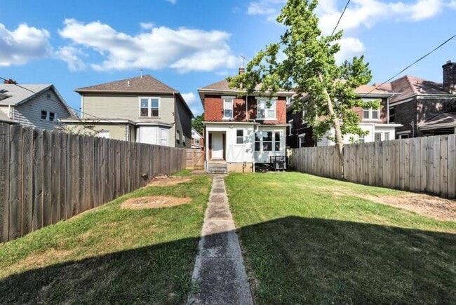 Building Photo - 827 S 22nd St