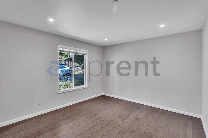 Building Photo - Unit #2273