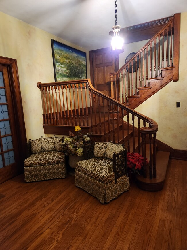 Primary Photo - 420 W Sumner St