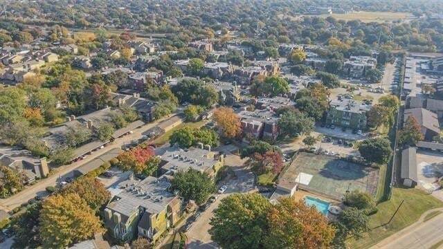 Building Photo - 9801 Walnut St