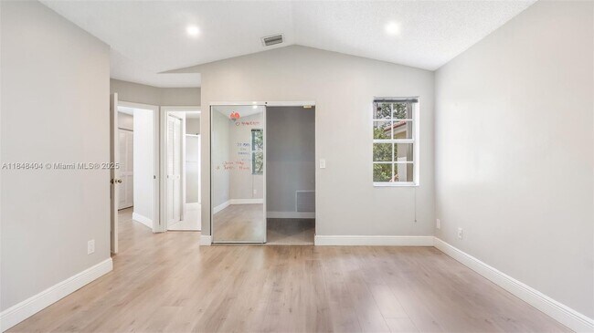 Building Photo - 909 Garnet Cir