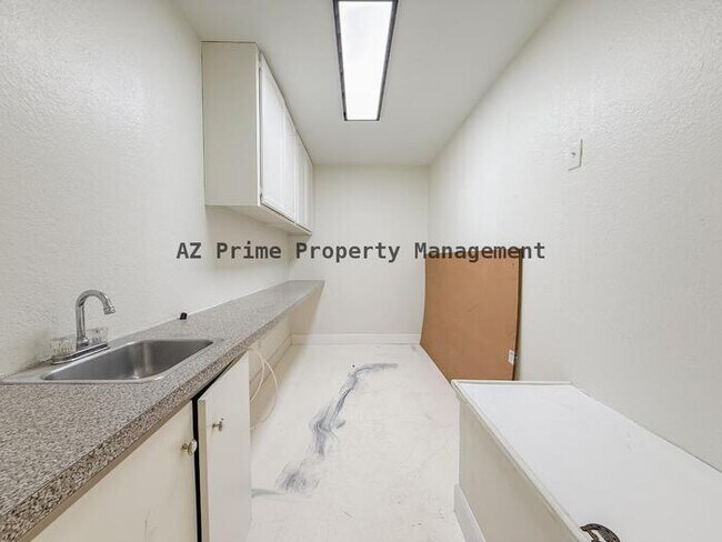 Building Photo - 1029 N Central Ave