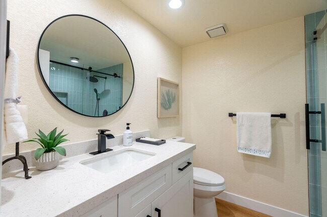 Building Photo - 54 Maximo Way