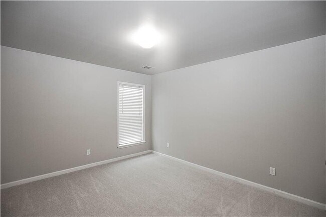 Building Photo - 2388 Fairlie Dr
