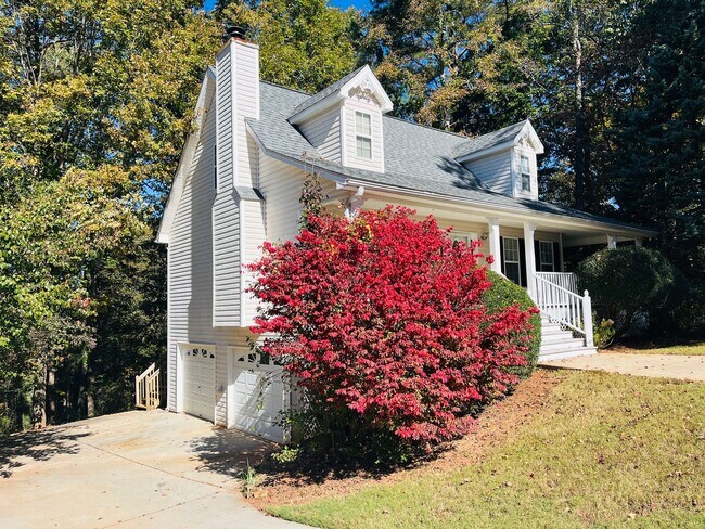 Building Photo - Charming 3 bed, 2 full bath home in Villa Rica!