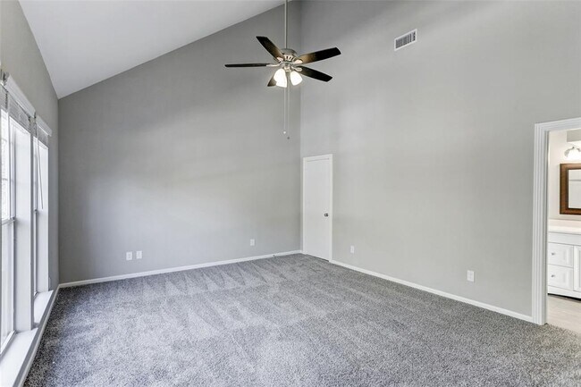 Building Photo - 1405 Castle Ct