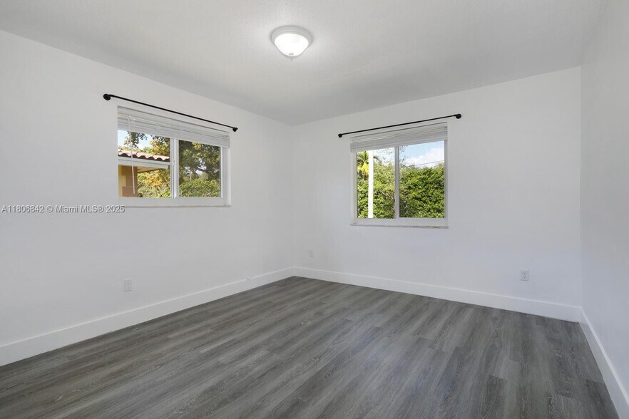 Building Photo - 900 Benevento Ave
