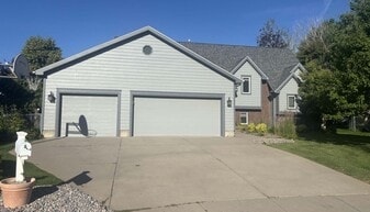 Building Photo - 524 Fox Ct
