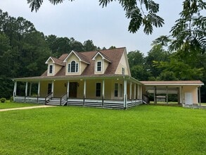 Building Photo - Beautiful private oasis located in Pamlico County