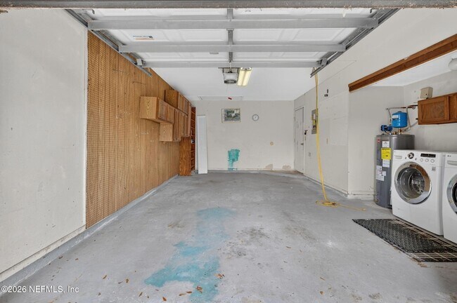 Building Photo - 838 Lawnwood Ave NE