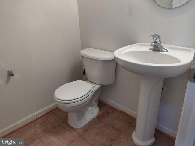 Building Photo - 4638 Odessa Dr