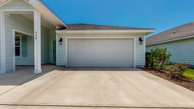 Building Photo - Coming Soon! 4 bed 2 bath home located in Hammock Bay!