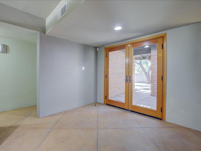 Building Photo - Stunning 4-Bedroom Home with Open Layout & Large Backyard!