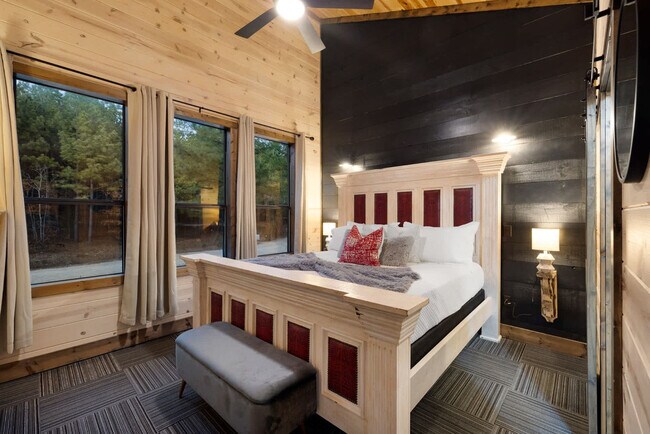 Building Photo - 222 Lost Creek Trl