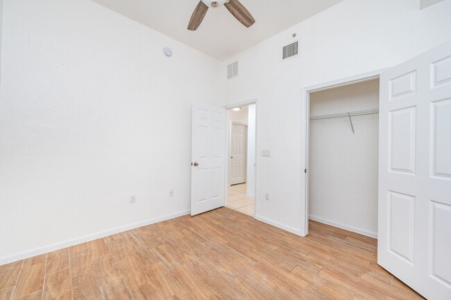 Building Photo - 2851 Riverside Dr