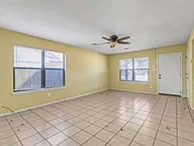 Building Photo - 4104 SW Rolling Hills Dr