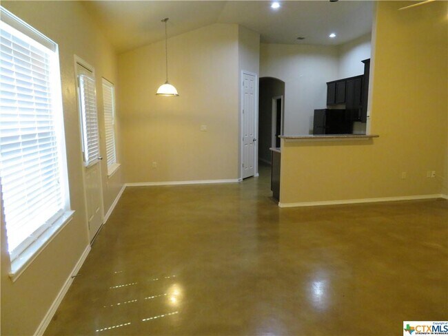 Building Photo - 929 Brown Rock Dr