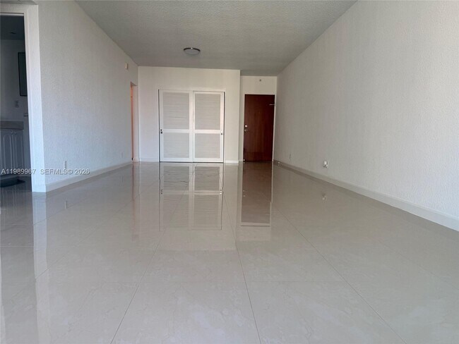 Building Photo - 4001 S Ocean Dr