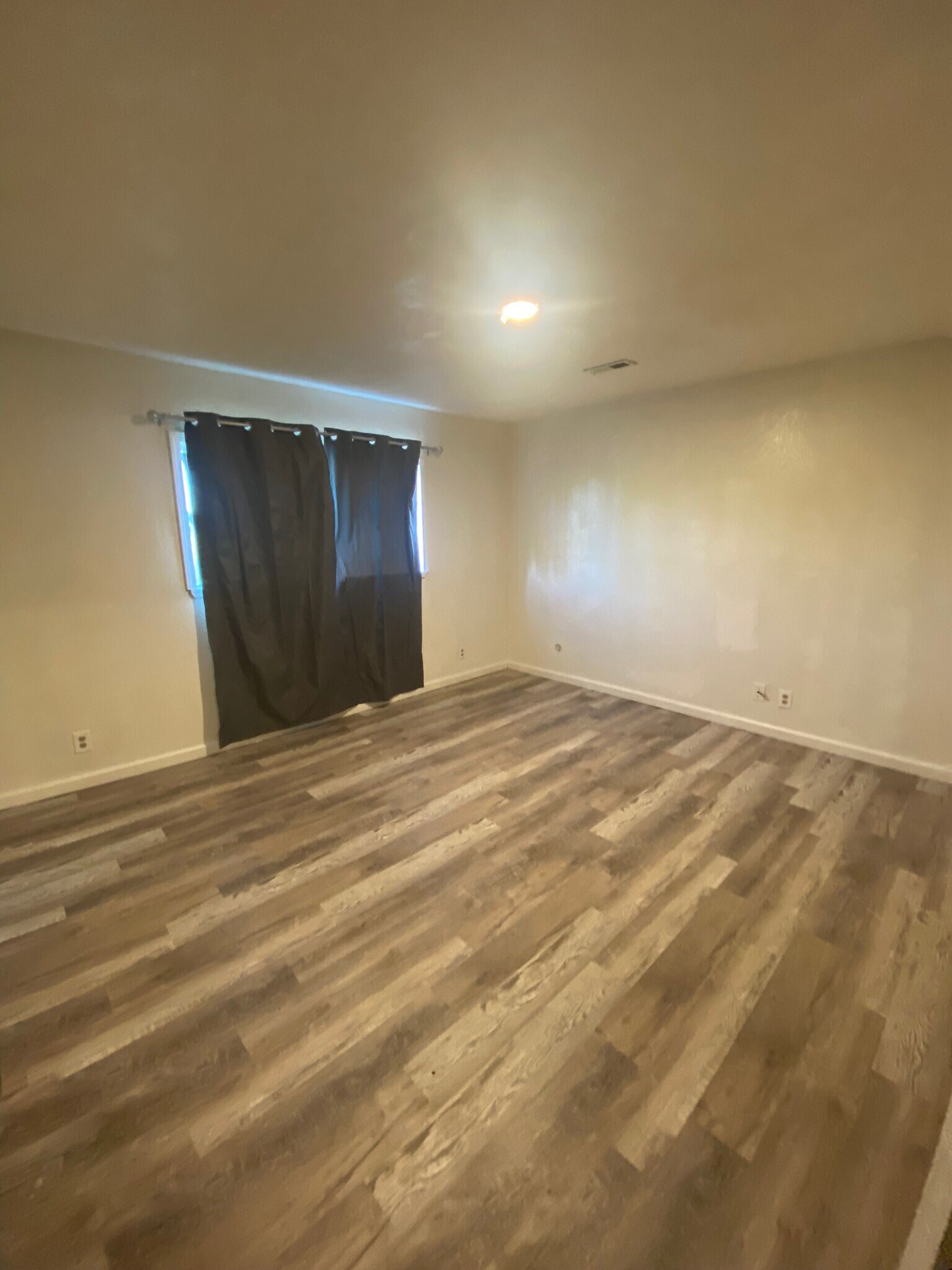Building Photo - 3044 Amherst Dr