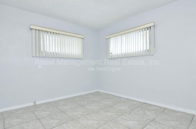 Building Photo - 5302 13th Ave S