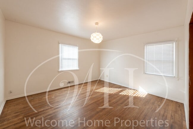 Building Photo - 1432 Bonsella St