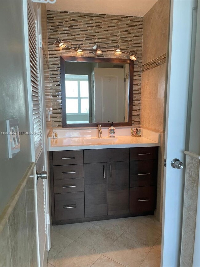 Building Photo - 1410 S Ocean Dr