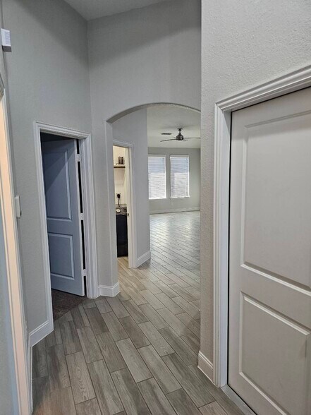 Building Photo - 9511 Bricewood Oak