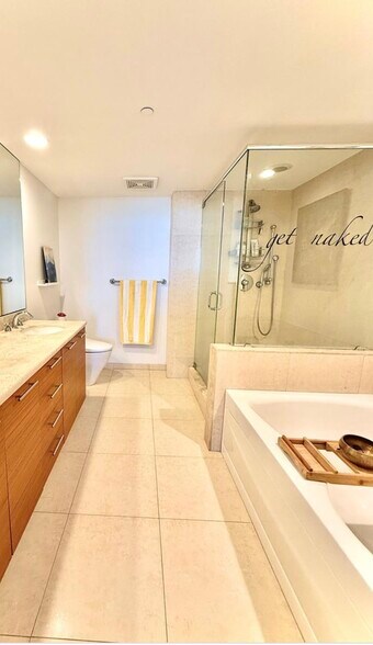 Building Photo - 50 Biscayne Blvd
