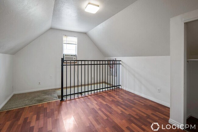 Building Photo - 194 E 4800 S