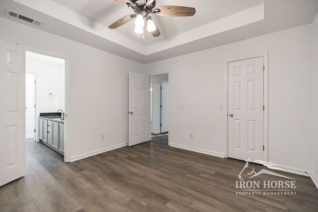 Building Photo - 1030 Hunter Trail