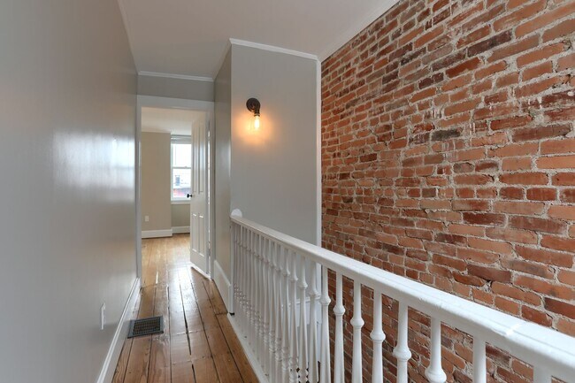 Building Photo - 206 Reily St