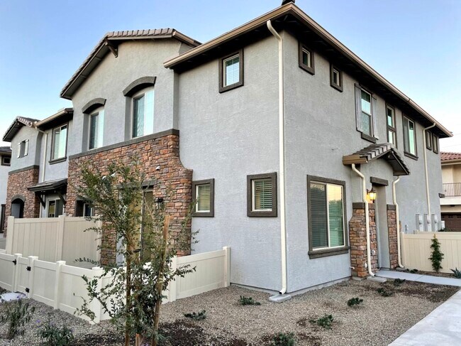 Exterior - 4100 S Pinelake Way