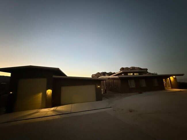 Building Photo - 60913 Manzanita Rd